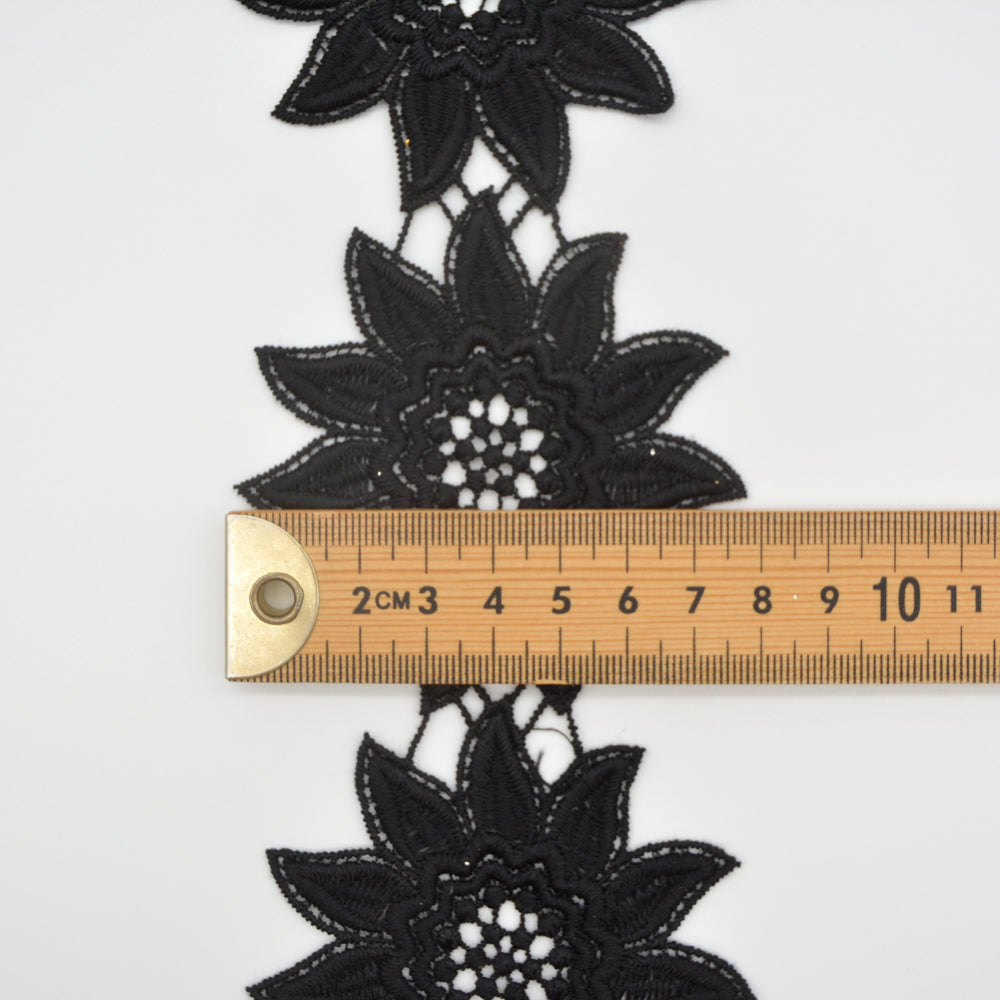 Pointed Petal Lace Trim